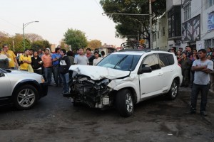 Vecinos captan videos y alertan de robos en Interlomas Vecinos de Interlomas captan video de asalto a dos personas