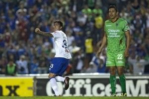 Cruz Azul venci� a Chiapas para treparse a lo m�s alto de la tabla.