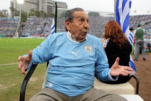 Alcides Edgardo Ghiggia ser� de la comitida que reciba el trofeo en Uruguay.