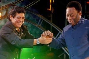 Pel siempre ser segundo: Maradona Maradona atiz a Pel una vez ms.