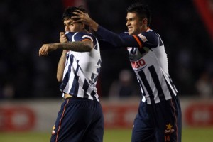 Rayados se sobrepuso a una desventaja inicial para vencer a los Gallos con un golpe de 3-1.