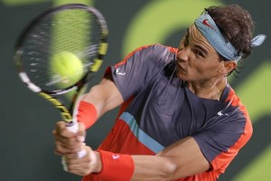 El tenista espa�ol Rafael Nadal devuelve una bola al alem�n Tobias Kamke, durante el partido de segu