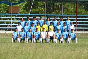 Los jugadores de Tuvalu entrenan en el aeropuerto al no tener un estadio.