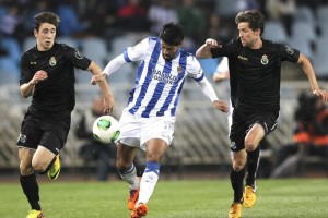 Vela anot un gol y dio pase para otro en el triunfo de la Real Sociedad.