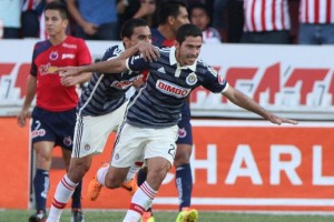 Chivas tuvo media hora la superioridad numrica, pero no logr capitalizarla.