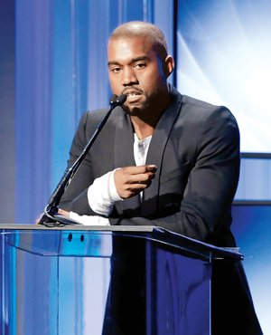 Kanye West demanda por uso de su imagen