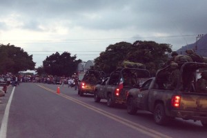 11 camionetas y un camin del ejrcito arribaron a las inmediaciones de la localidad con la intensi