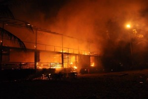 Bomberos y Proteccin Civil controlaron el incendio que consumi las instalaciones del Night Club Co