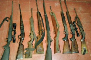 Ejrcito y estatales decomisan armas en Zihuatanejo