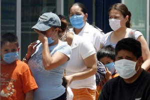Los casos de influenza AH1N1 van en aumento y la poblacin se protege del contagio con el uso de cub