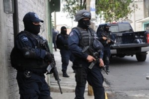 Polica Federal realiza operativo para asegurar vivienda de presuntos secuestradores