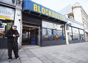 Ampliar� Elektra banca en tiendas Blockbuster