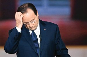Pega a Hollande crisis poltica y personal