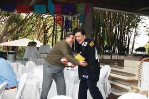 <b>Cr�nica.</b> Reuniones que se tornan bohemias