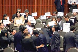 PRD negocia energ�tica con PRI y AN