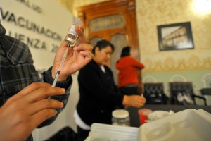 Las autoridades siguen exhortando a la poblacin a acudir a los centros de vacunacin contra la infl