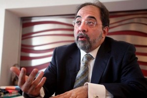 Panal pide a consejeros del IFE resolver pendientes El lder del Panal, Luis Castro Obregn, pidi a los consejeros del IFE atender temas pendientes com