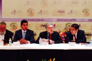 Los legisladores perredistas, Alejandro Encinas y Miguel Barbosa, tambi�n acudieron al encuentro