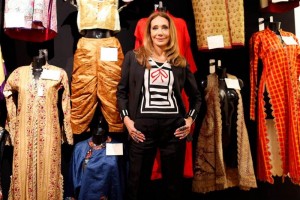 Amiga y colaboradora de surrealistas como Salvador Dal� y Jean Cocteau, Schiaparelli reuni� numerosa