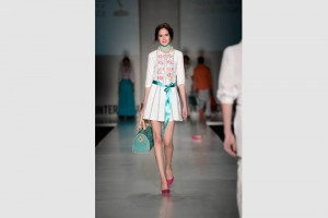 INSPIRACIN. Medio centenar de modelos de prendas realizados por los diseadores mexicanos con colores y tejidos