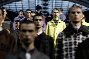 Kenzo y Songzio, en la pasarela masculina de Pars El recital geomtrico, en el que tambin se hicieron un hueco los lunares, se instal sobre american