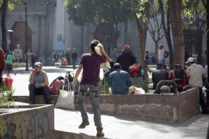 <b> Crnica. </b> Ms luz y seguridad en el callejn del 57 La Plaza de la Conchita, recin fue remozada, pero an viven ah personas en situacin de calle. Tam