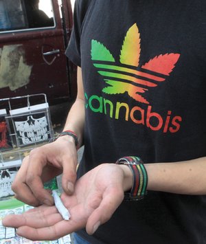 Proponen crear dispensarios para venta de cannabis