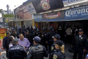 Durante el operativo se liberaron vialidades, se retiraron puestos y se cerraron locales de venta de