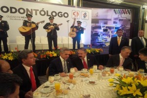 Reducen los casos y muertes por influenza en el DF En el desayuno, el mariachi de la Secretara de Seguridad Pblica capitalina ameniz el evento y ded