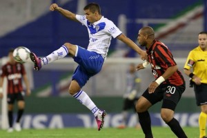 Adriano, del Atl�tico Paranaense, jug� unos minutos ante V�lez Sarsfield.