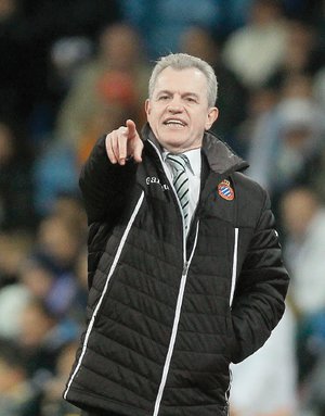 Javier Aguirre y el Espanyol buscan ganar hoy al Granada