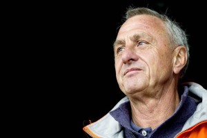 Platini condecora a Johan Cruyff El astro holands recibir el Premio Presidente de la UEFA