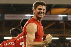 Steven Gerrard le dio los tres puntos al Liverpool