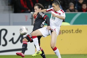 Andrs Guardado jug como titular con el Bayer Leverkusen