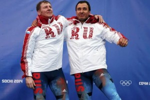 Alexander Zubkov y Alexey Voevoda se colgaron el oro en la prueba de bobsleigh dos