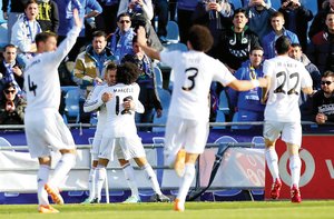 <b> Liga Espa�ola. </b> Real Madrid no da tregua en la cima