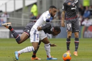 Lyon derrot el domingo 3-1 como local al colero Ajaccio en la liga frances