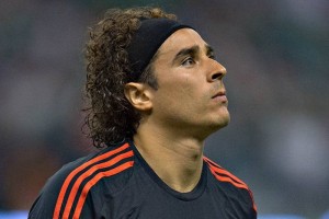 Guillermo Ochoa podra llegar a Marsella si se dan una serie de movimientos.