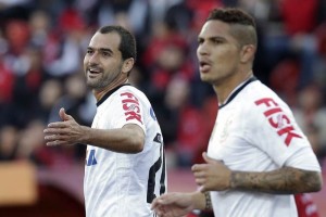 Corinthians se rehusa a jugar tras las agresiones a Paolo Guerrero