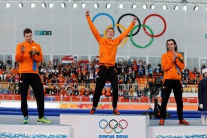 Holanda gan en 10 mil metros de patinaje de velocidad.