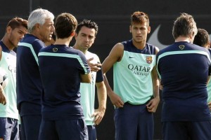 Xavi confa en que las cosas sigan igual para Neymar dentro del campo