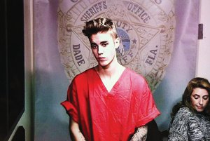 Bieber es exhibido y acusado de vandalismo