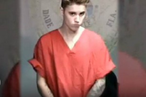 Bieber enfrentar tres cargos