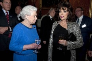 Joan Collins fue una de las invitadas de la reina