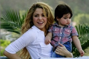 Shakira viaj a Colombia por primera vez con su hijo Milan