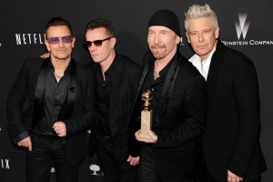 La banda liderada por Bono obtuvo un Globo de Oro por el tema 