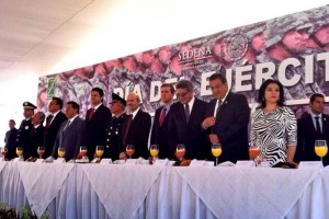 En Michoacn, el comisionado para la seguridad, Alfredo Castillo, y el gobernador Fausto Vallejo acu