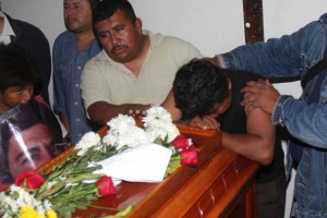 Familiares y periodistas del sur del estado, dieron el �ltimo adi�s al reportero Gregorio Jim�nez