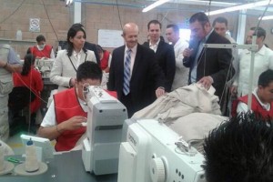 Este viernes, el mandatario michoacano inaugur una fbrica de textiles en el municipio de Sahuayo, 
