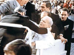Hallan reliquia de Juan Pablo II